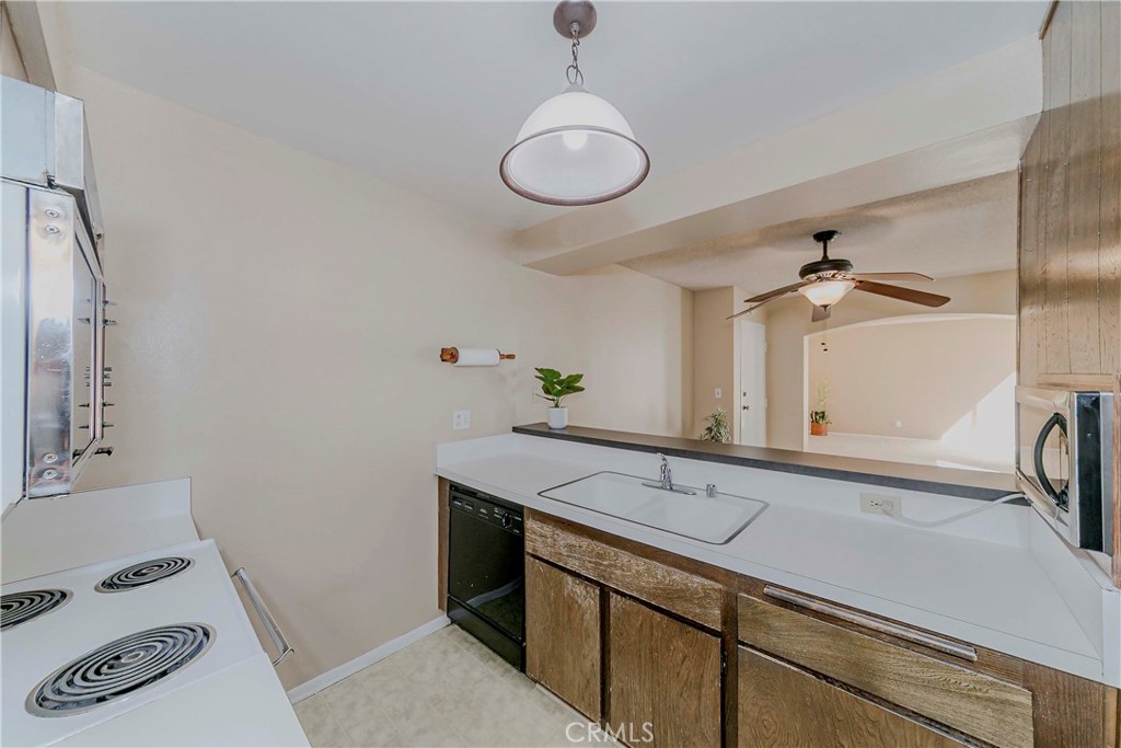 28121 Highridge Road, Unit 405 Rancho Palos Verdes, CA 90275 - Photo 12 of 35 kitchen