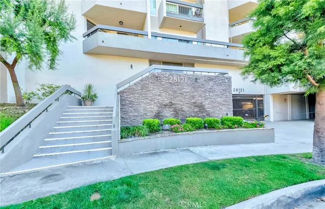 a view of outdoor space yard and front view of a house