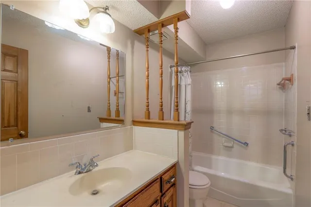 $139,950 | 8001 Westridge Road, Unit 306, Raytown, MO 64138