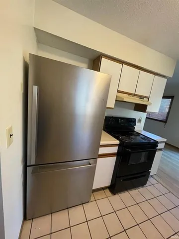 $1,700 | 400 South Village Court, Bloomington, IN 47403