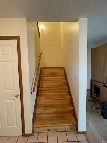 $1,700 | 400 South Village Court, Bloomington, IN 47403