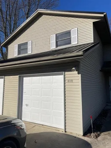 $1,700 | 400 South Village Court, Bloomington, IN 47403