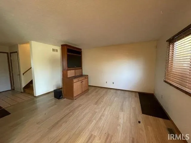 $1,700 | 400 South Village Court, Bloomington, IN 47403