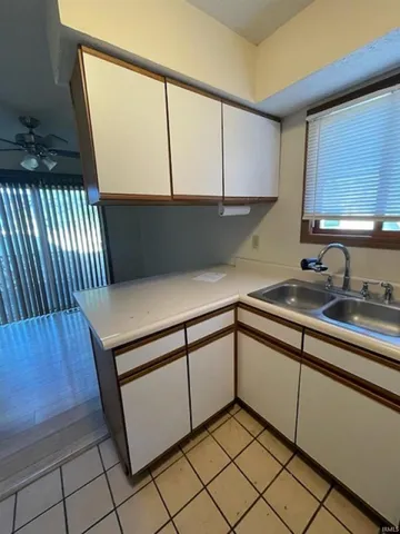 $1,700 | 400 South Village Court, Bloomington, IN 47403