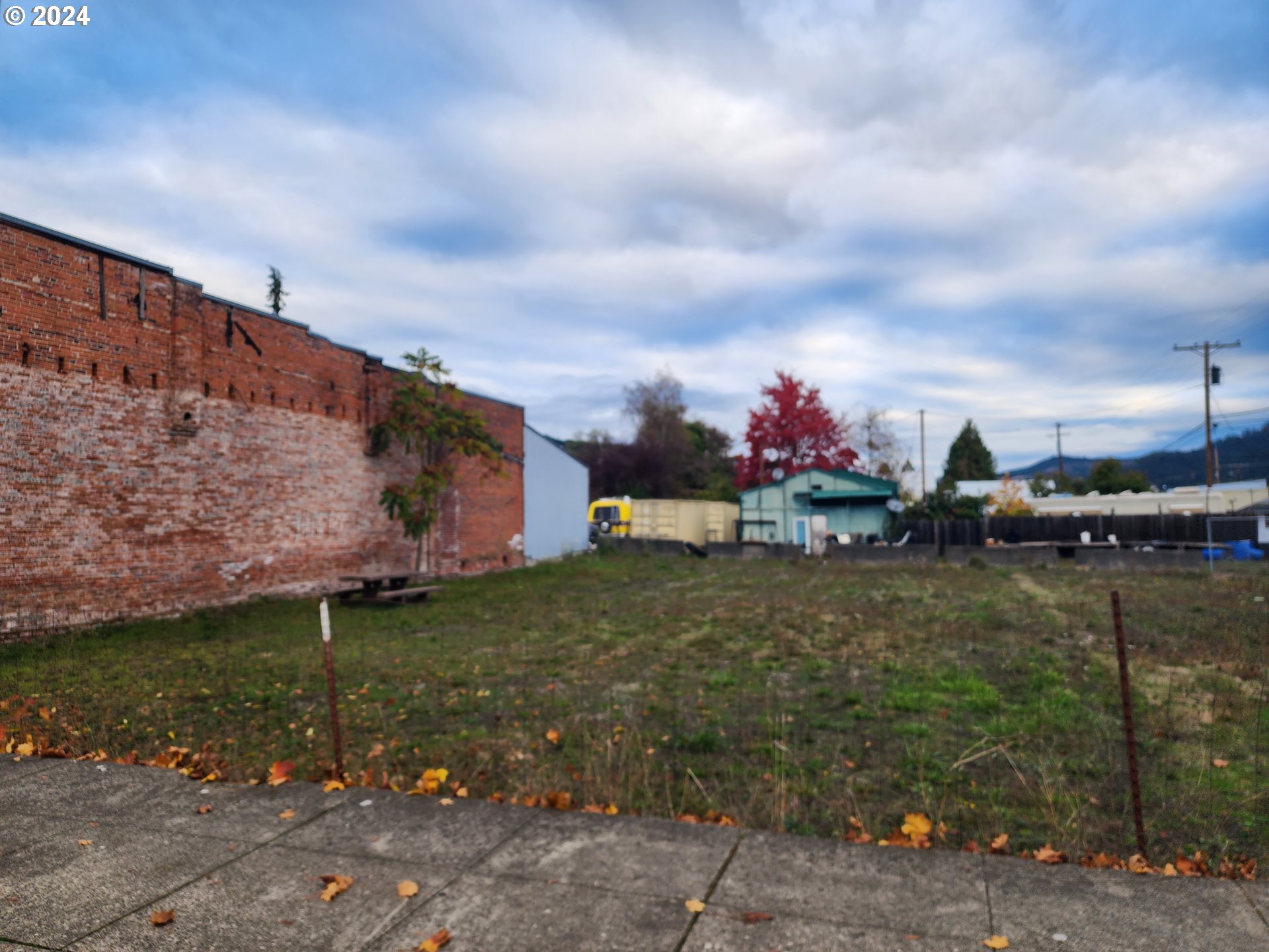 173 Main Street Yoncalla, OR 97499 - Photo 2 of 3