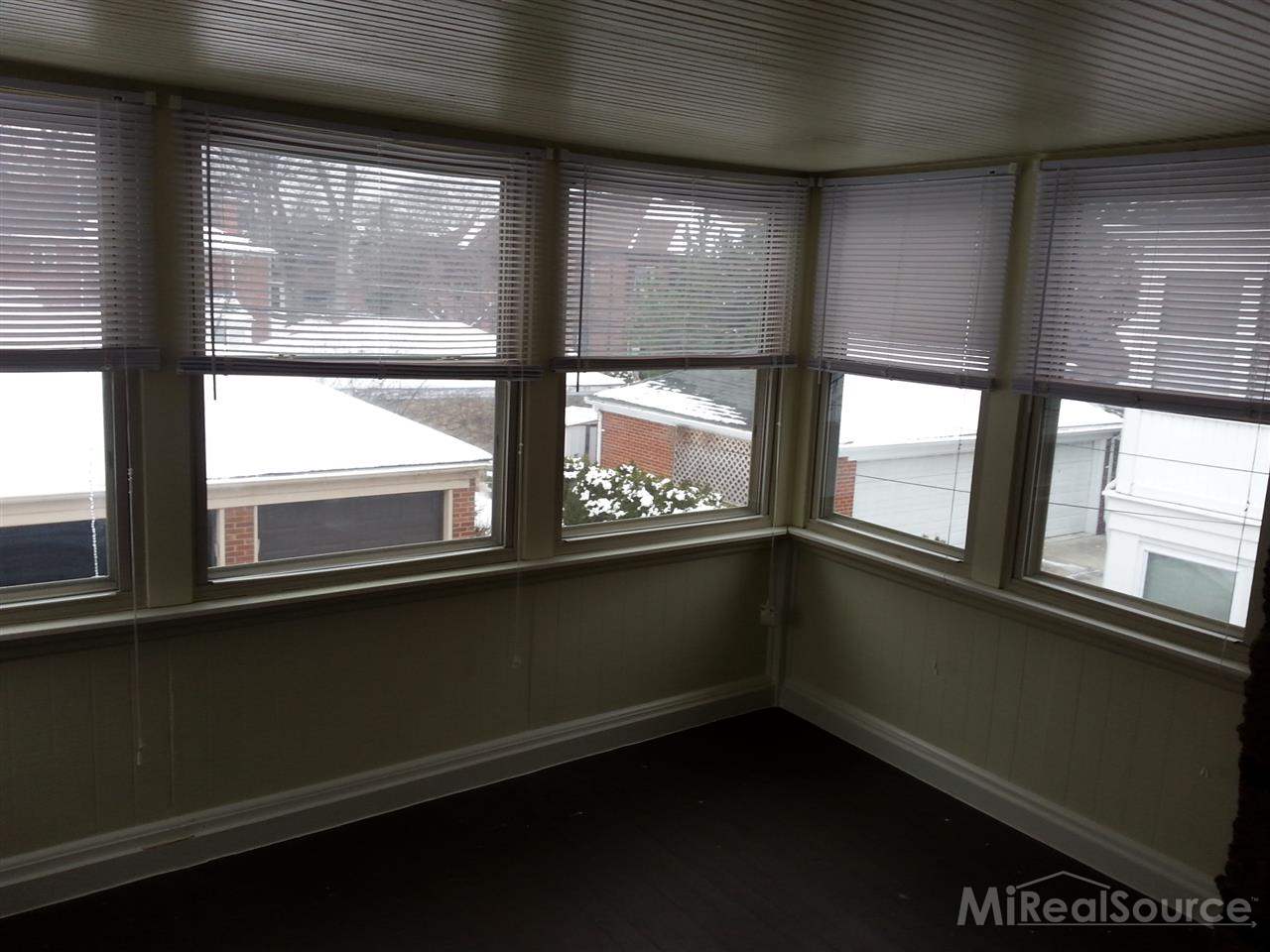 847 Harcourt Road Grosse Pointe, MI 48230 - Photo 6 of 15 31228352-5.JPG