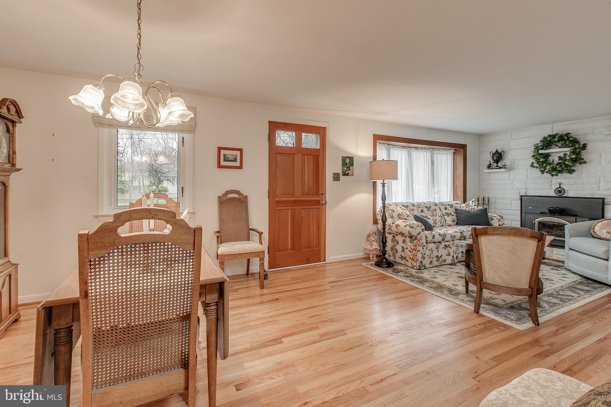 20735 El Rancho Road Boonsboro, MD 21713 - Photo 12 of 37 Living Room
