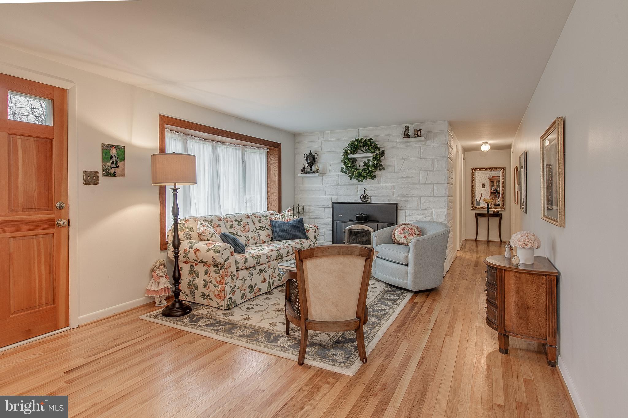 20735 El Rancho Road Boonsboro, MD 21713 - Photo 6 of 37 Living Room