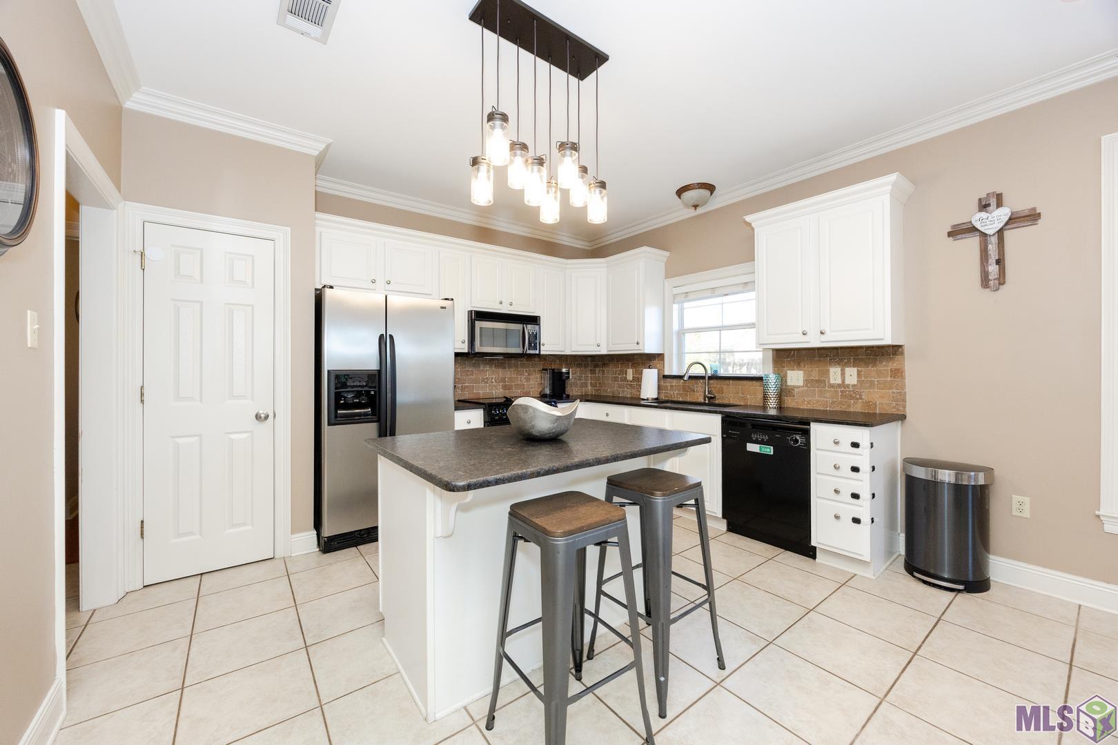 18377 Three Bars Drive Baton Rouge, LA 70817 - Photo 3 of 12