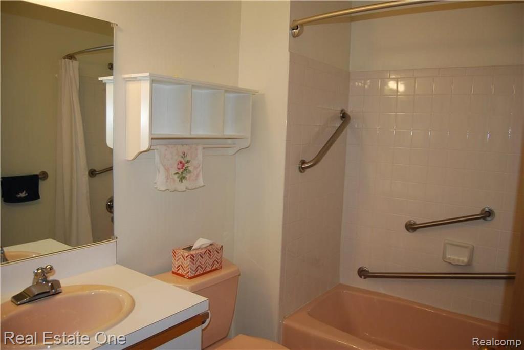 924 Wexford Way, Unit 10 Rochester Hills, MI 48307 - Photo 15 of 25