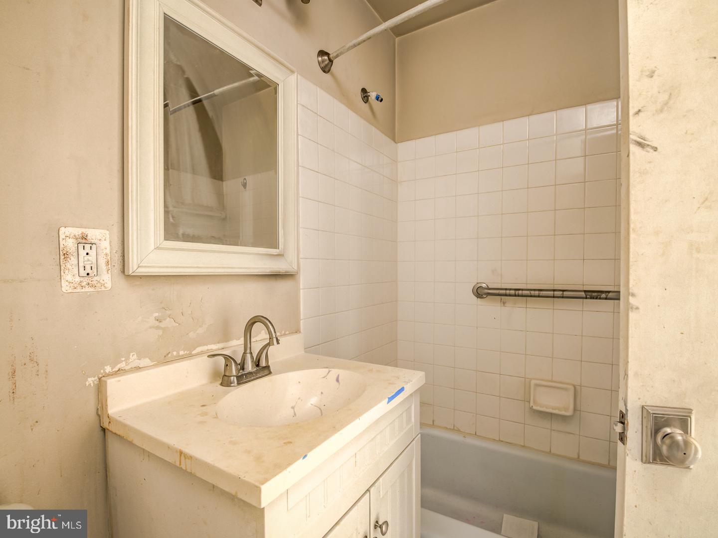 2238 Southgate Square Reston, VA 20191 - Photo 33 of 47