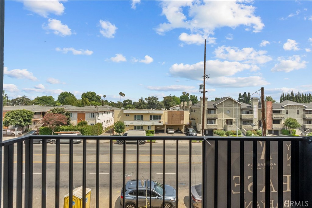 13942 Vanowen Street Van Nuys, CA 91405 - Photo 20 of 21 a view of city from a balcony
