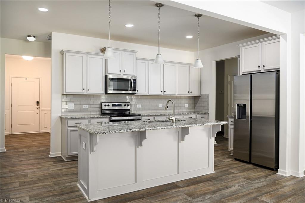 3519 Gardner Parson Point High Point, NC 27260 - Photo 9 of 35 Kitchen