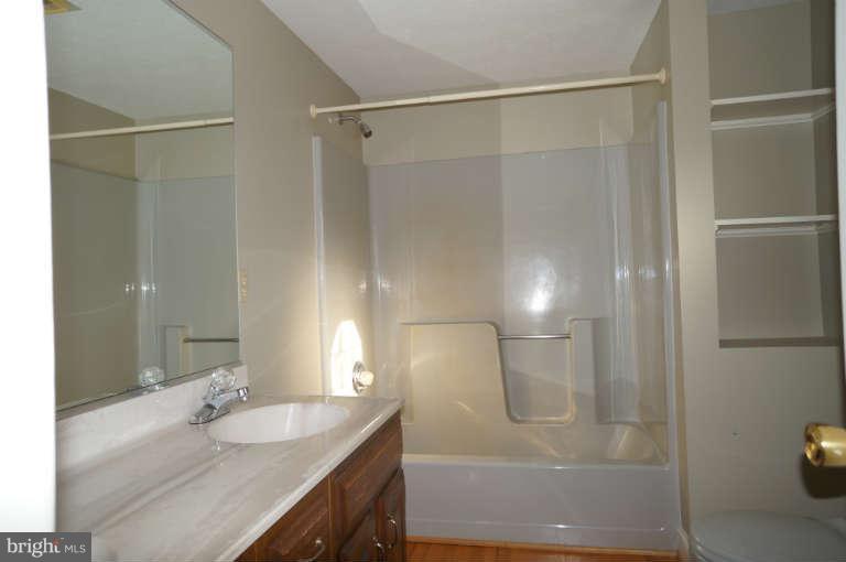 501 Gardners Road Cross Junction, VA 22625 - Photo 21 of 25 Bath