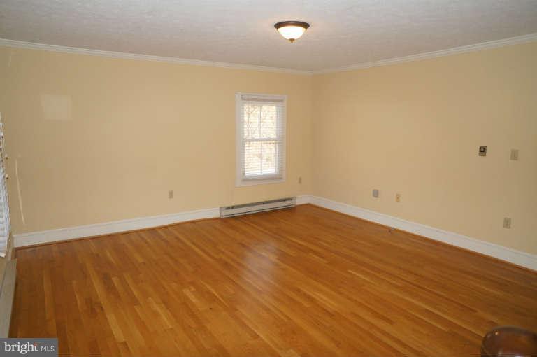 501 Gardners Road Cross Junction, VA 22625 - Photo 7 of 25 Interior (General)