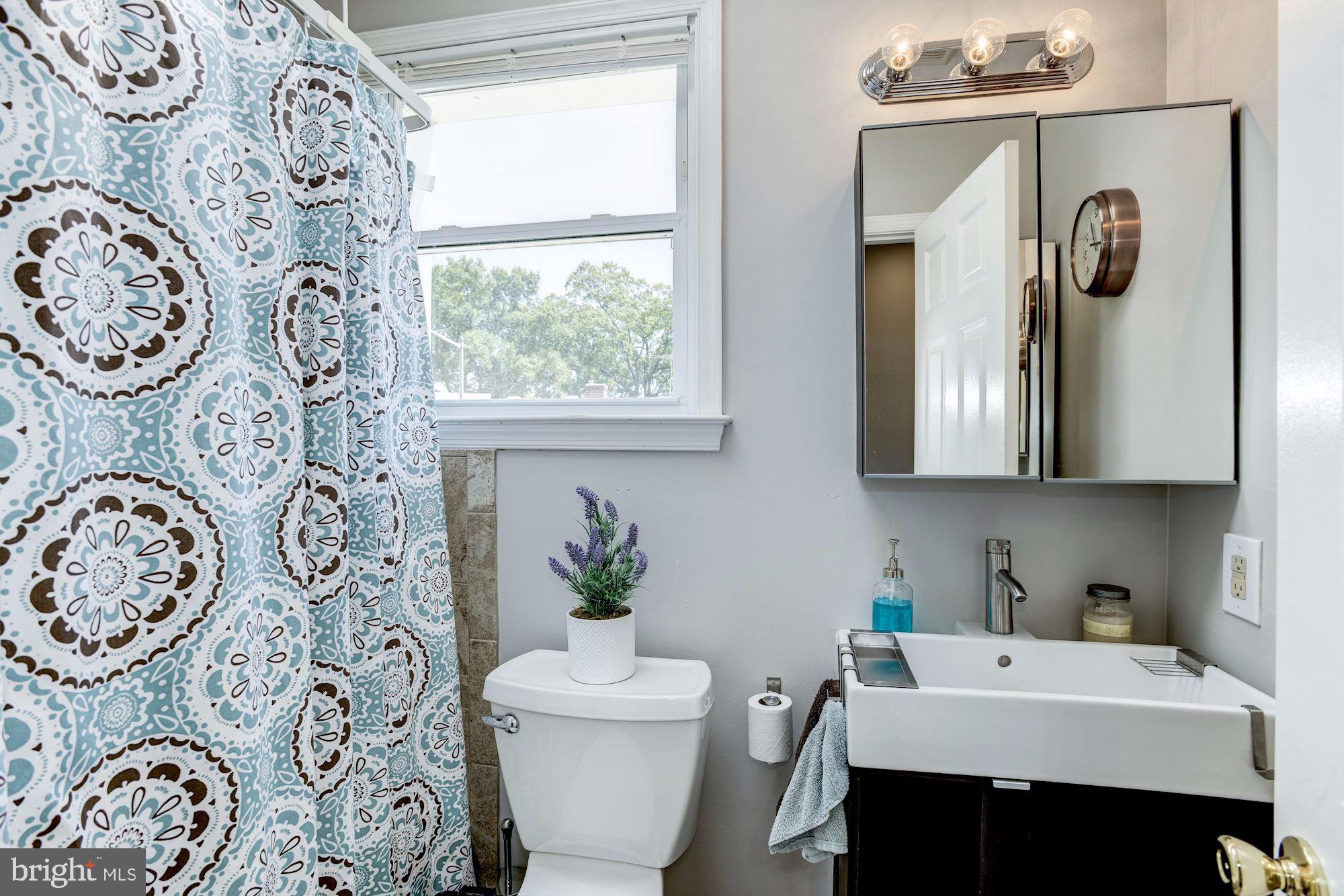 2041 Rosedale Street Northeast Washington, DC 20002 - Photo 13 of 20 Full bath