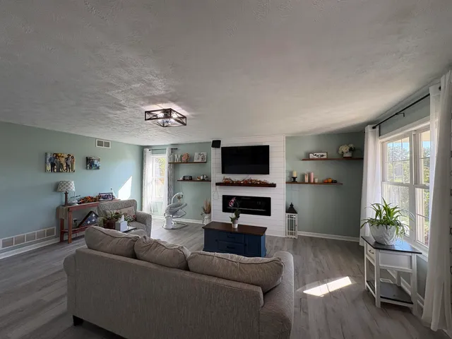 $399,900 | 3819 Hare Lane, Dorr, MI 49323