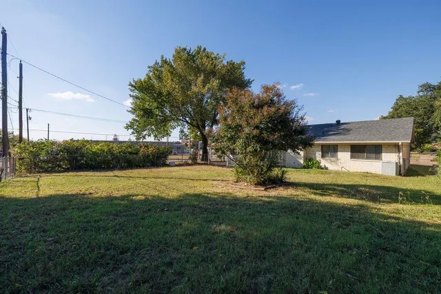 a view of a house with a big yard