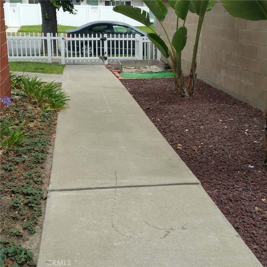 228 Springfield Avenue, Unit C Huntington Beach, CA 92648 - Photo 3 of 21