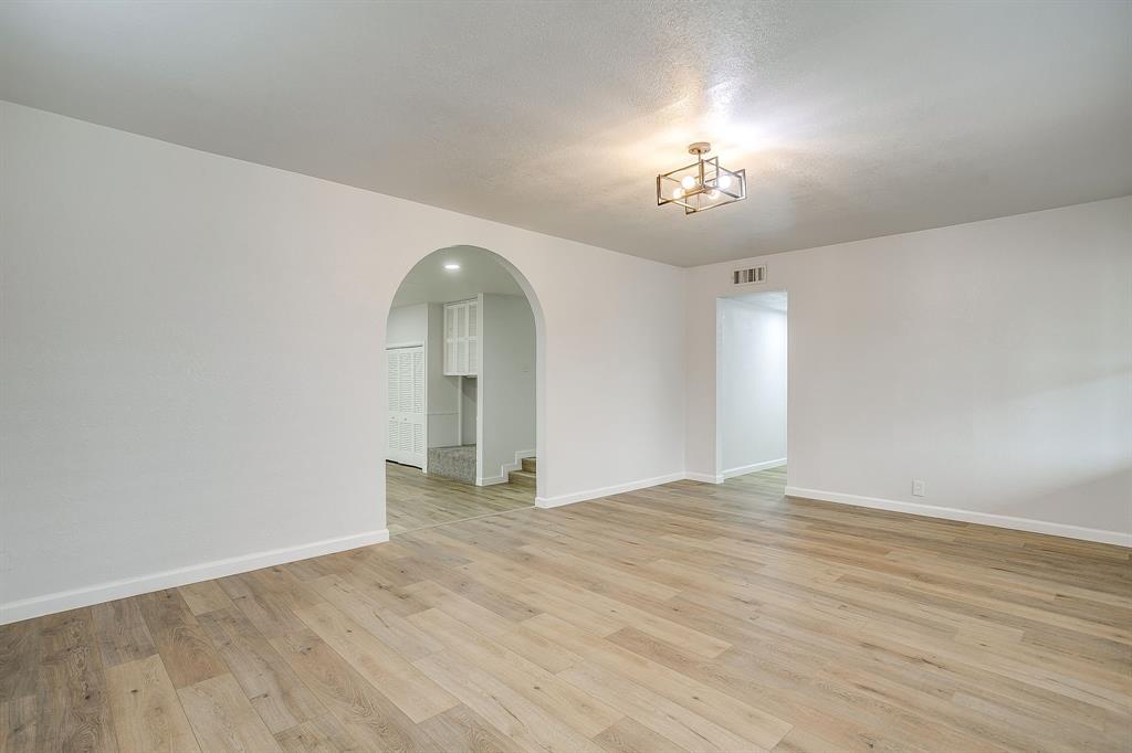 422 West Wilson Street Cleburne, TX 76033 - Photo 12 of 40