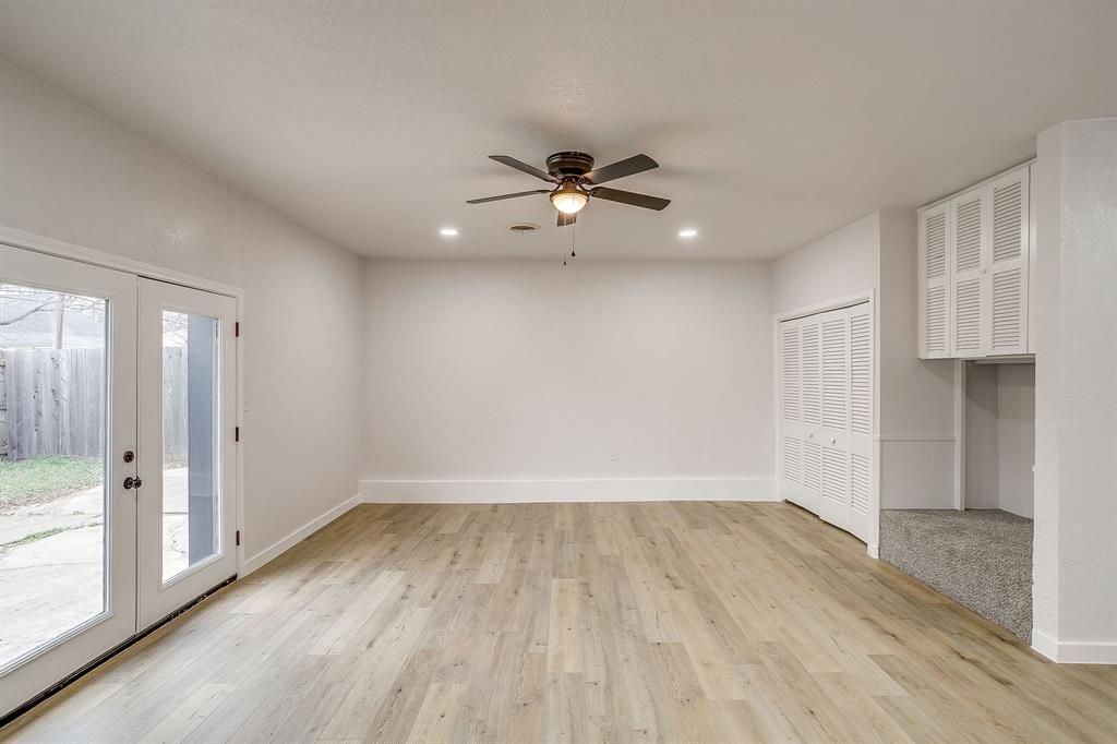 422 West Wilson Street Cleburne, TX 76033 - Photo 14 of 40