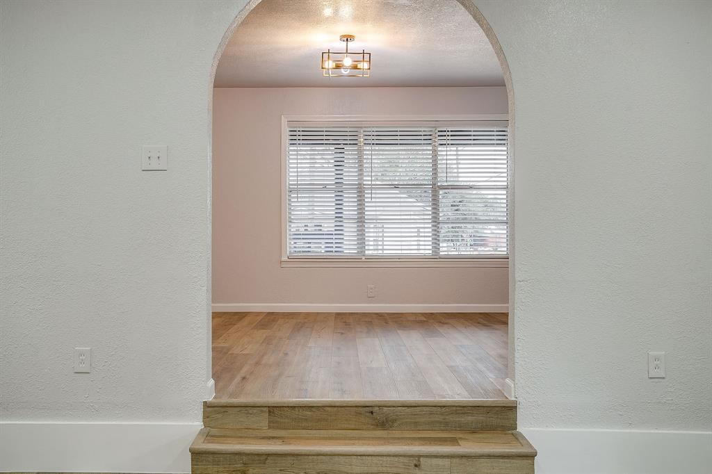 422 West Wilson Street Cleburne, TX 76033 - Photo 15 of 40