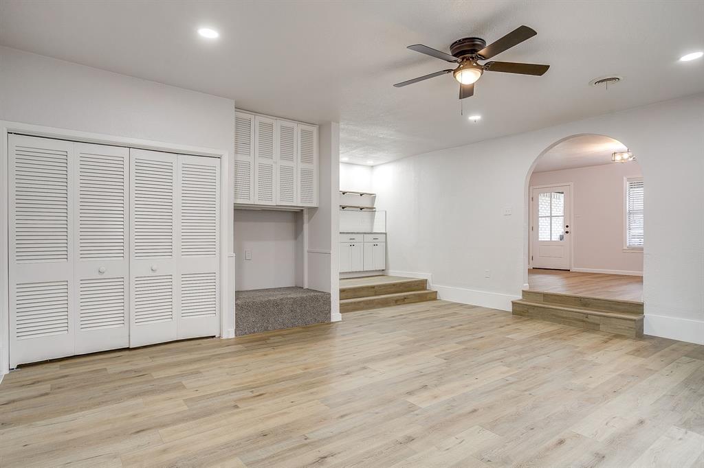 422 West Wilson Street Cleburne, TX 76033 - Photo 19 of 40