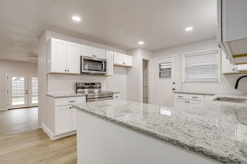 422 West Wilson Street Cleburne, TX 76033 - Photo 21 of 40