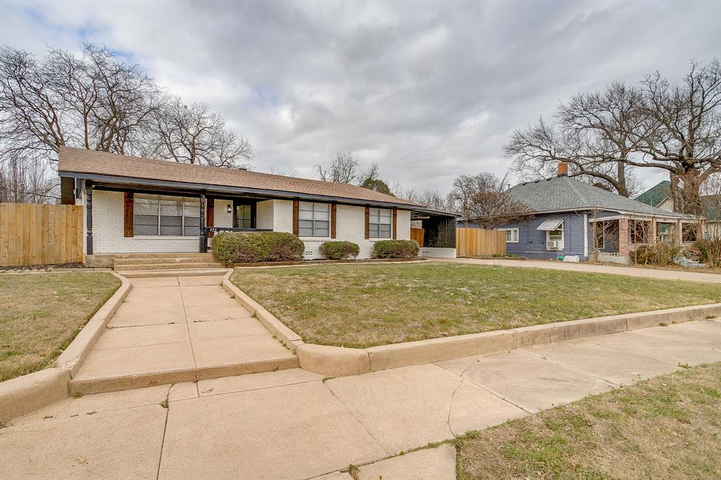 422 West Wilson Street Cleburne, TX 76033 - Photo 4 of 40