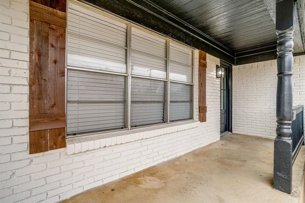 422 West Wilson Street Cleburne, TX 76033 - Photo 8 of 40