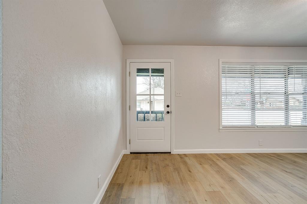 422 West Wilson Street Cleburne, TX 76033 - Photo 9 of 40