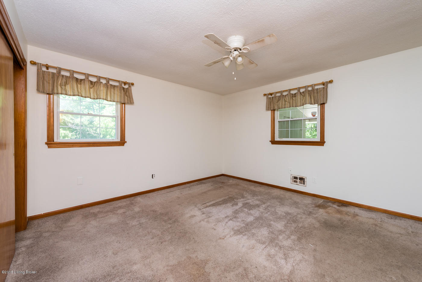 1401 Knight Road Louisville, KY 40214 - Photo 16 of 29 Master bedroom