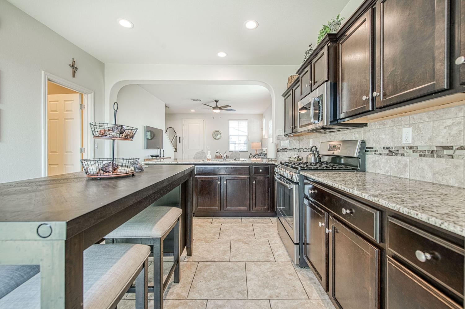 3752 Magnificent Way Clovis, CA 93619 - Photo 11 of 47