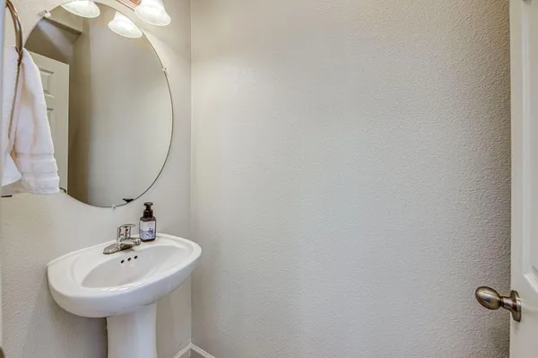 $395,000 | 3752 Magnificent Way, Clovis, CA 93619