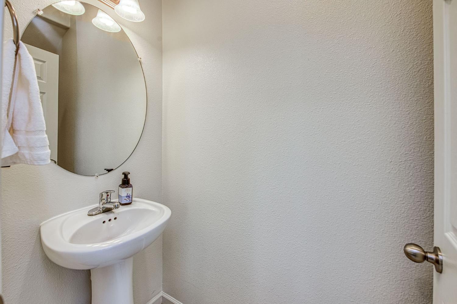 3752 Magnificent Way Clovis, CA 93619 - Photo 13 of 47