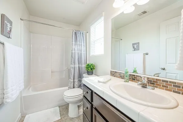 $395,000 | 3752 Magnificent Way, Clovis, CA 93619