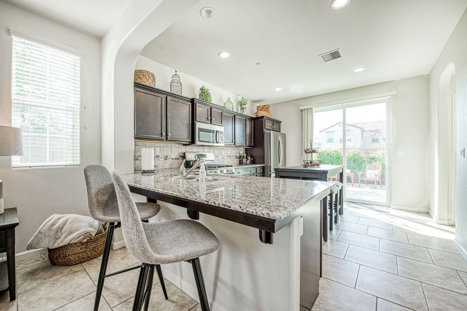 3752 Magnificent Way Clovis, CA 93619 - Photo 7 of 47