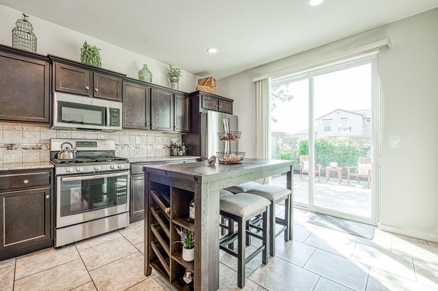 3752 Magnificent Way Clovis, CA 93619 - Photo 9 of 47