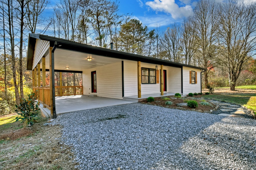 569 No 20 Mine Road McCaysville, GA 30555 - Photo 4 of 29 a view of a house with a yard