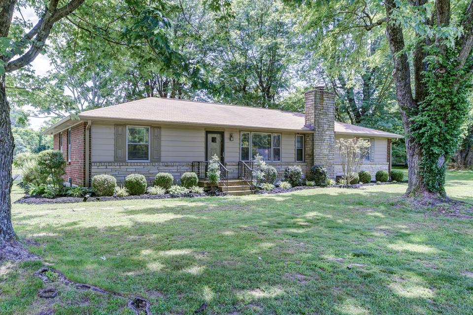 2027 Lake Road Greenbrier, TN 37073 - Photo 1 of 30