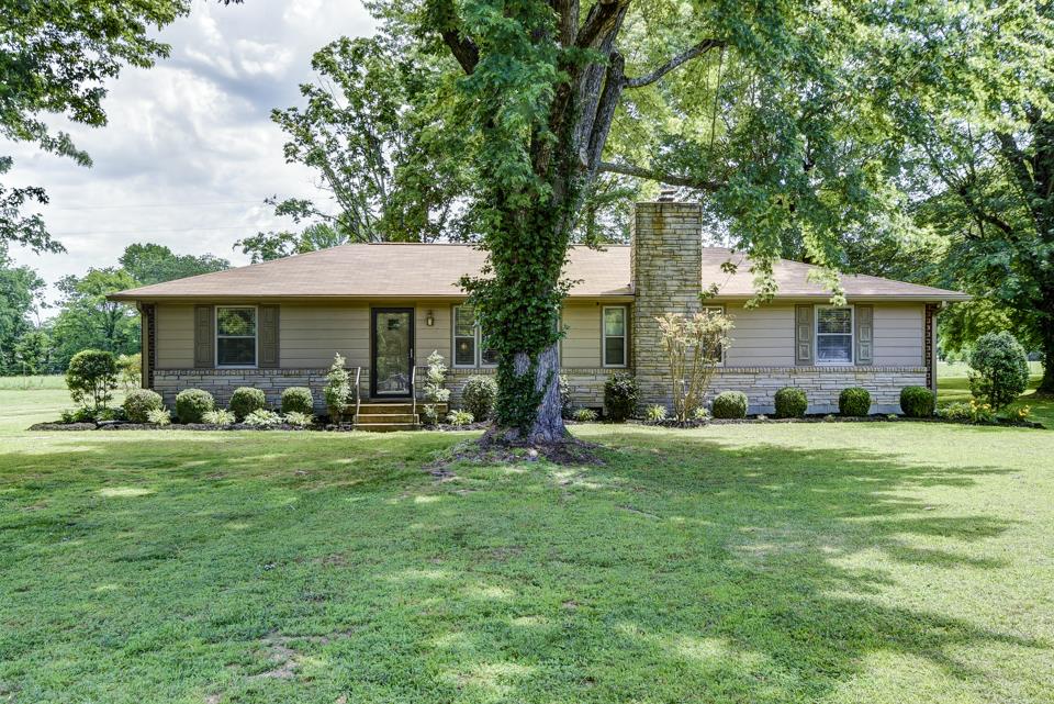 2027 Lake Road Greenbrier, TN 37073 - Photo 3 of 30