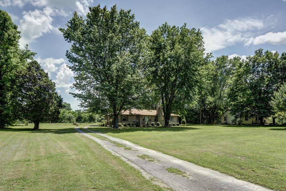 2027 Lake Road Greenbrier, TN 37073 - Photo 4 of 30
