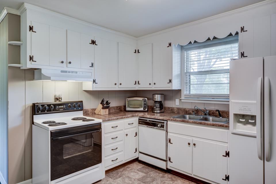 2027 Lake Road Greenbrier, TN 37073 - Photo 10 of 30