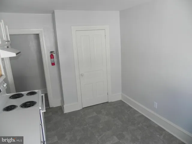 a view of utility room