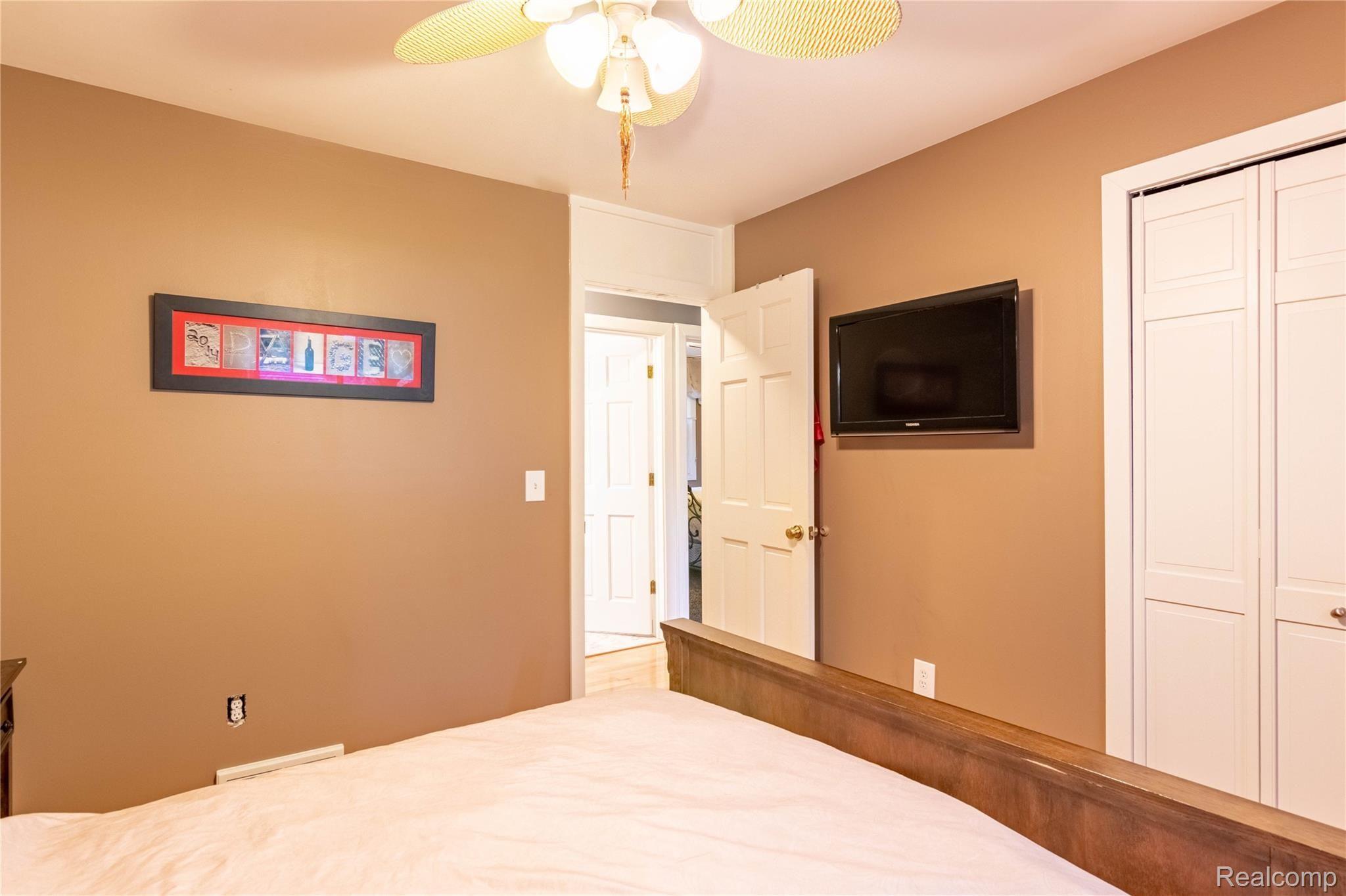 46760 Shelby Road Utica, MI 48317 - Photo 14 of 26 26.Bedroom3