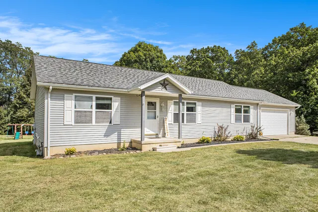 $259,900 | 12100 Dylan Lane, Parma, MI 49269