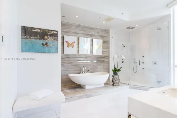 $20,700 | 16001 Collins Avenue, Unit 3201, Sunny Isles Beach, FL 33160