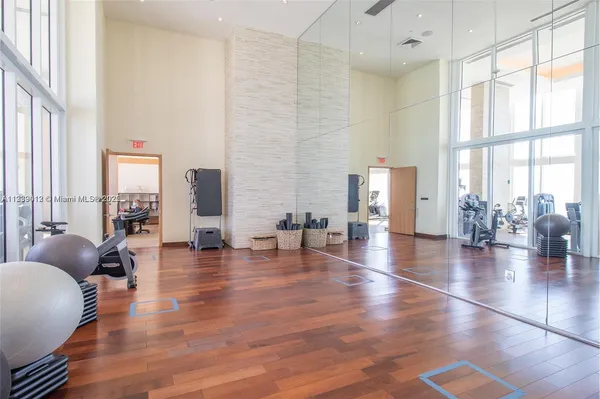 $20,700 | 16001 Collins Avenue, Unit 3201, Sunny Isles Beach, FL 33160