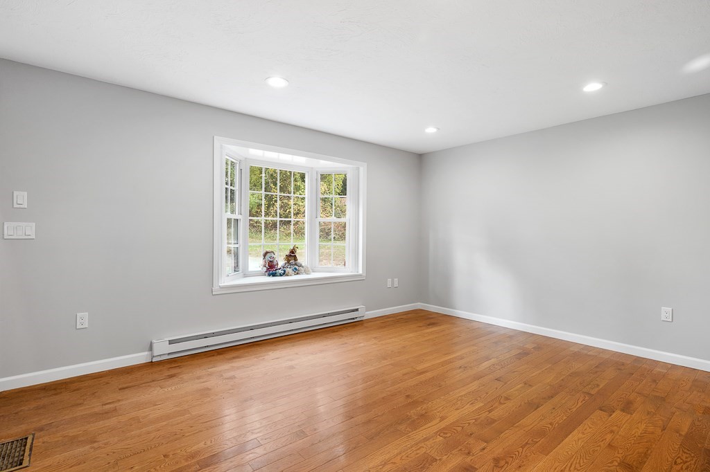 54 Ellis Road Southbridge, MA 01550 - Photo 12 of 35