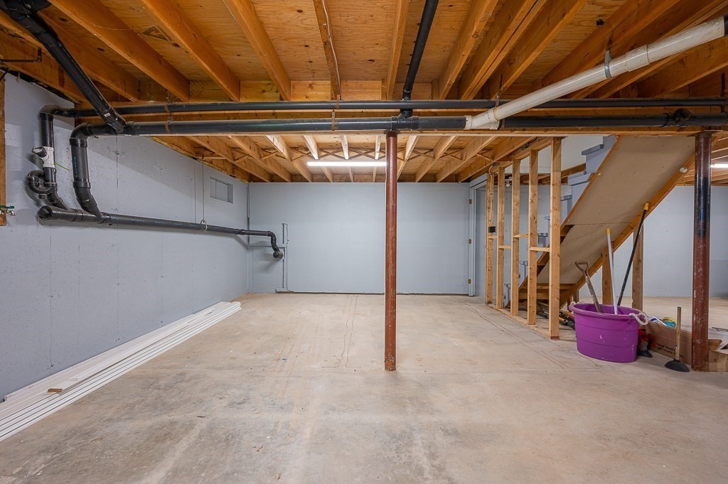54 Ellis Road Southbridge, MA 01550 - Photo 25 of 35